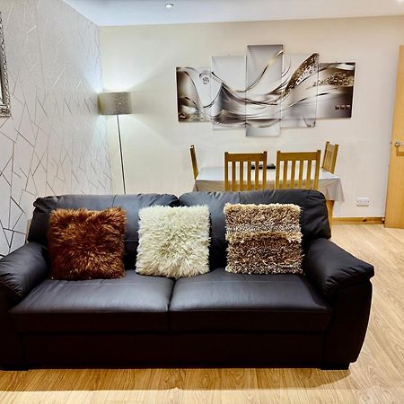 Azim And Suzi'S City Centre Apartment อินเวอร์เนส ภายนอก รูปภาพ