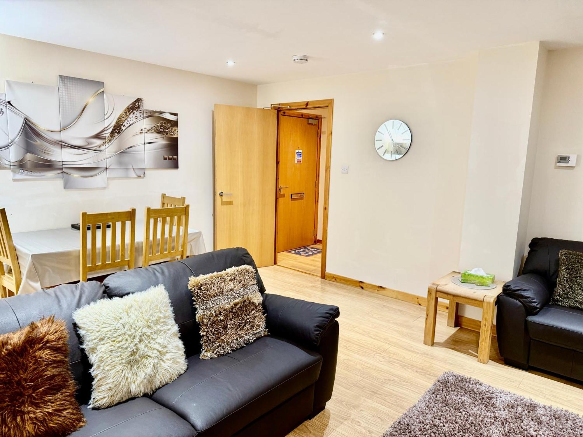Azim And Suzi'S City Centre Apartment อินเวอร์เนส ภายนอก รูปภาพ