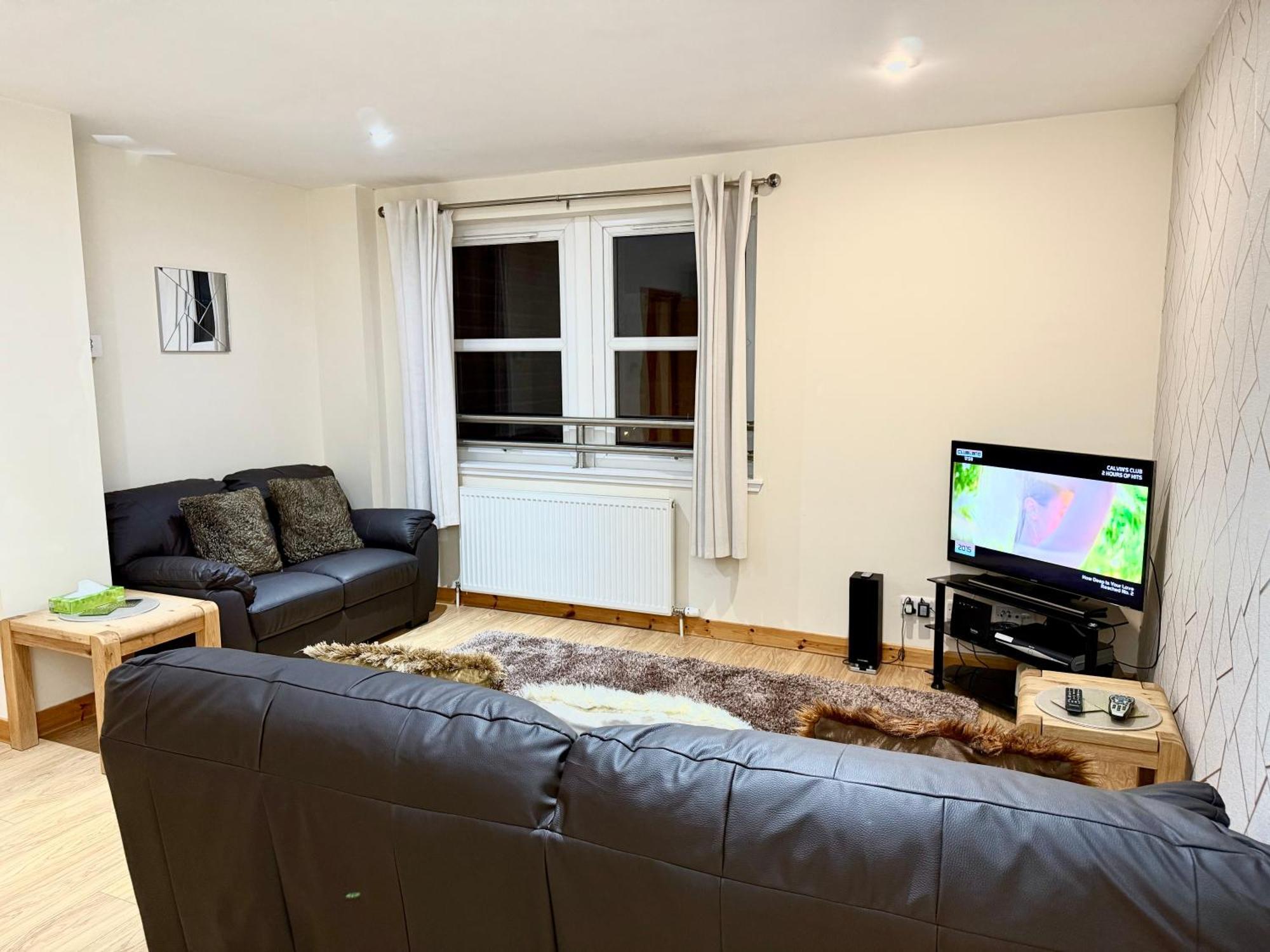 Azim And Suzi'S City Centre Apartment อินเวอร์เนส ภายนอก รูปภาพ