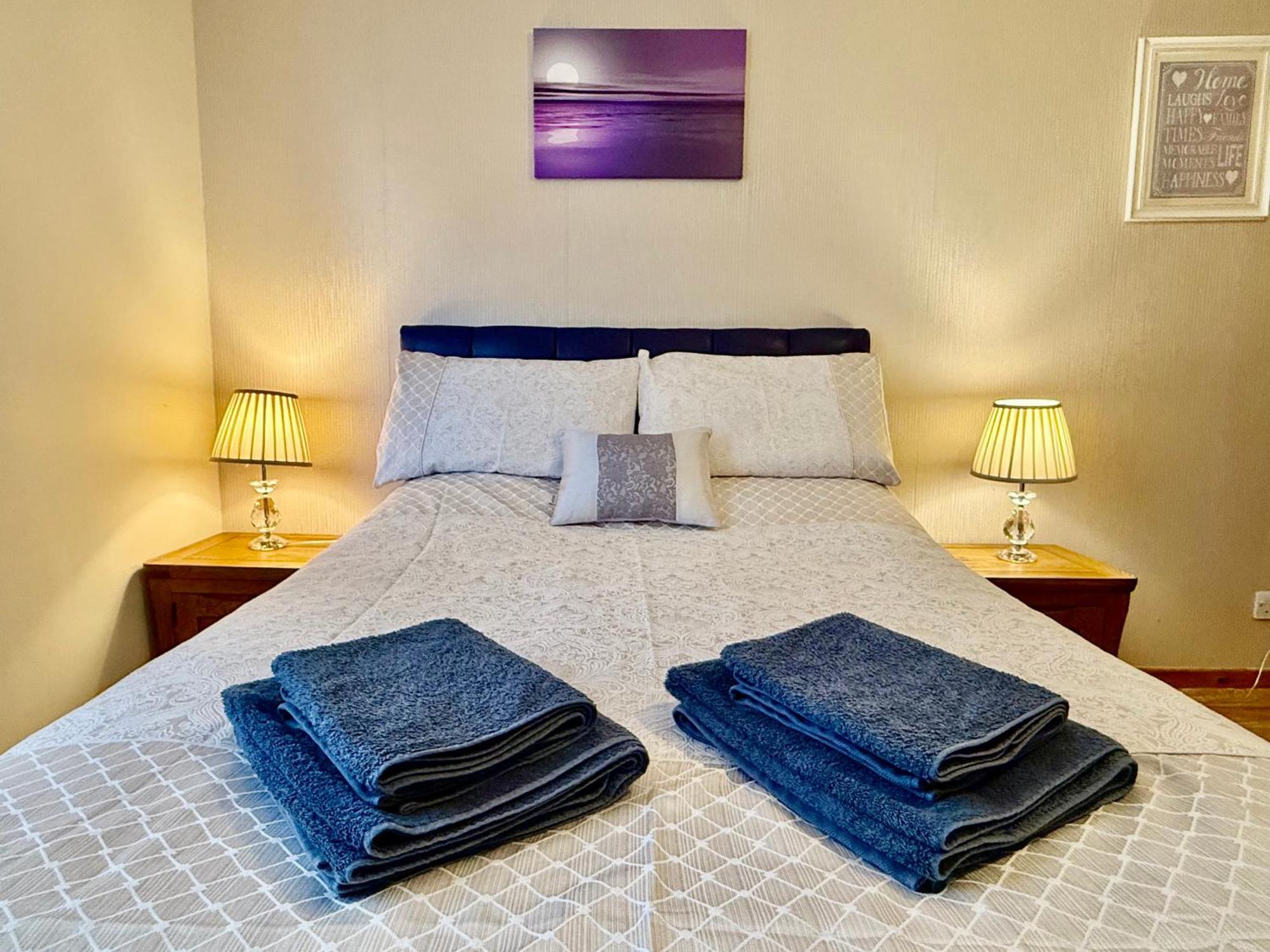 Azim And Suzi'S City Centre Apartment อินเวอร์เนส ภายนอก รูปภาพ