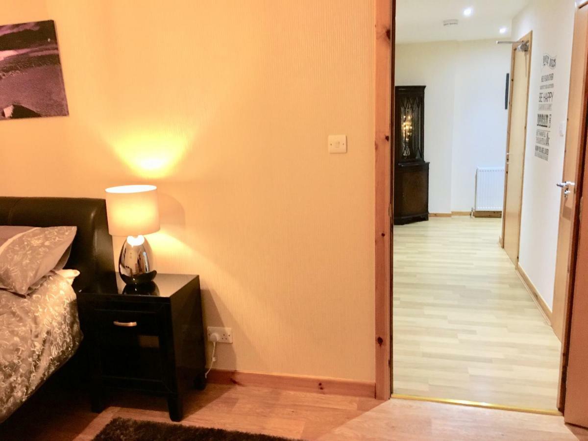 Azim And Suzi'S City Centre Apartment อินเวอร์เนส ภายนอก รูปภาพ