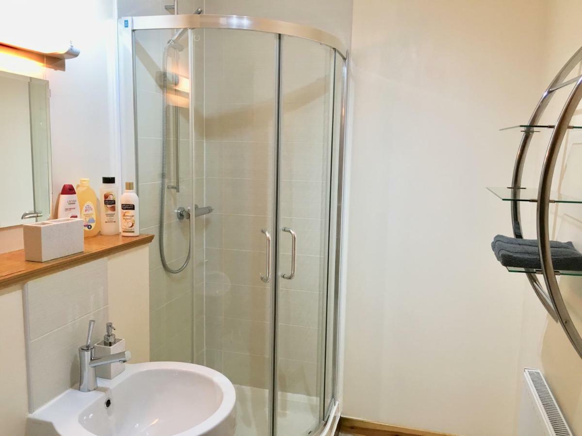 Azim And Suzi'S City Centre Apartment อินเวอร์เนส ภายนอก รูปภาพ