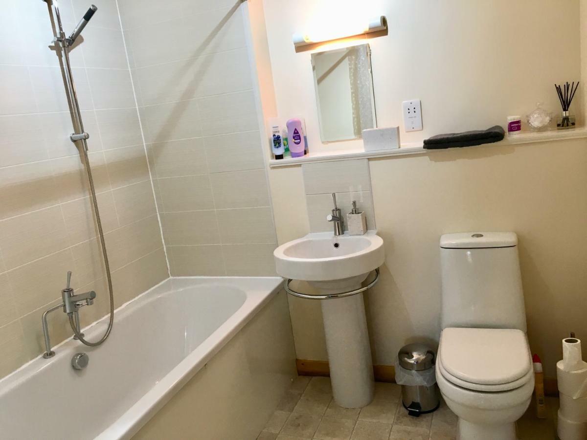 Azim And Suzi'S City Centre Apartment อินเวอร์เนส ภายนอก รูปภาพ